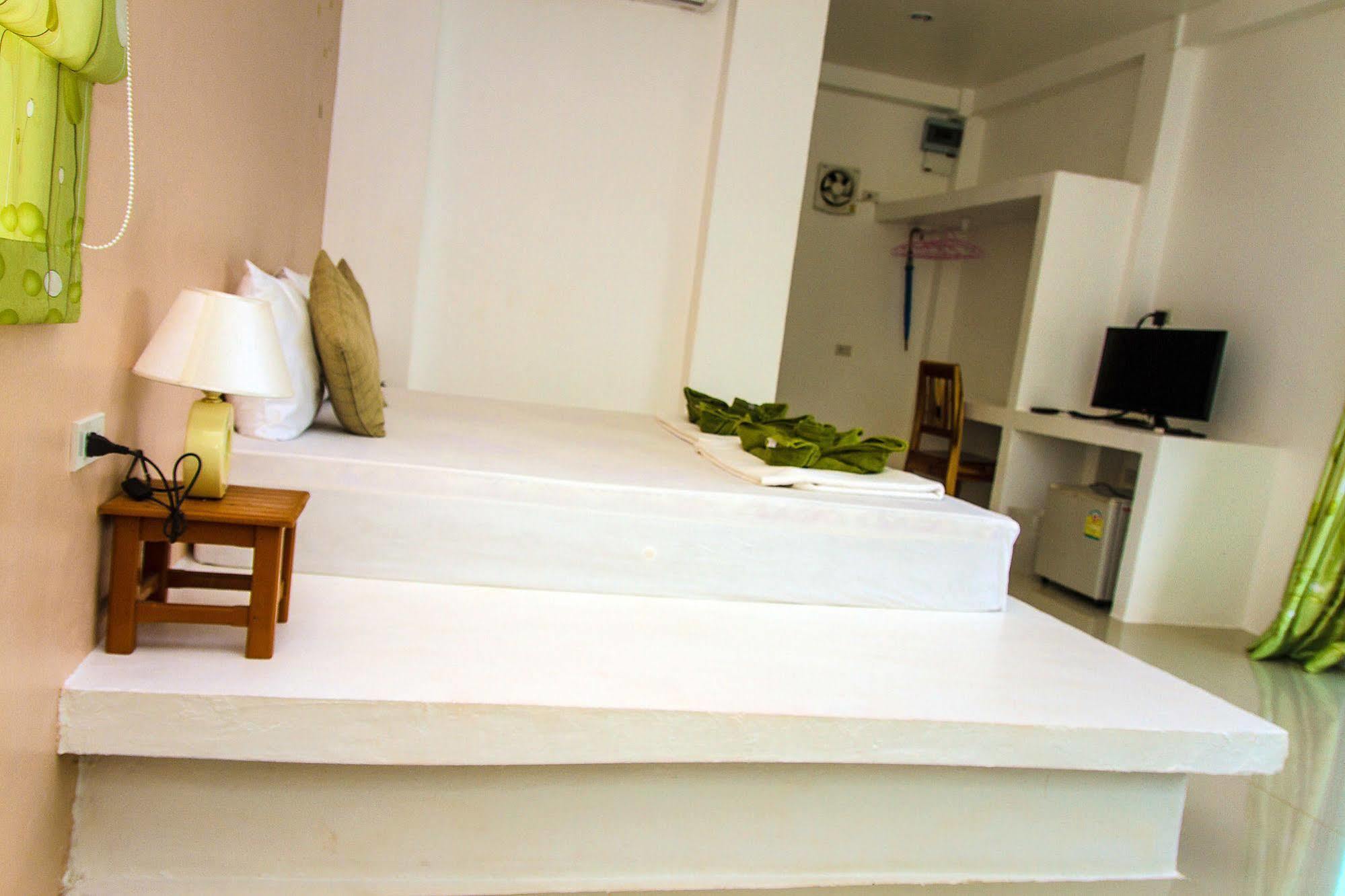 Keereelay Hotel Koh Lanta Exterior photo